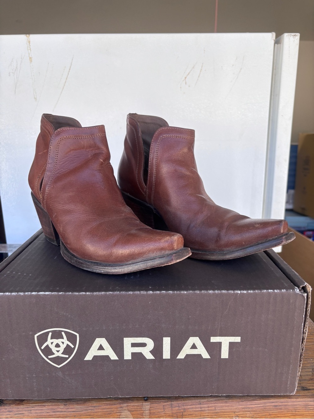 Ariat Women’s Dixon Brown Leather Western Ankle Booties